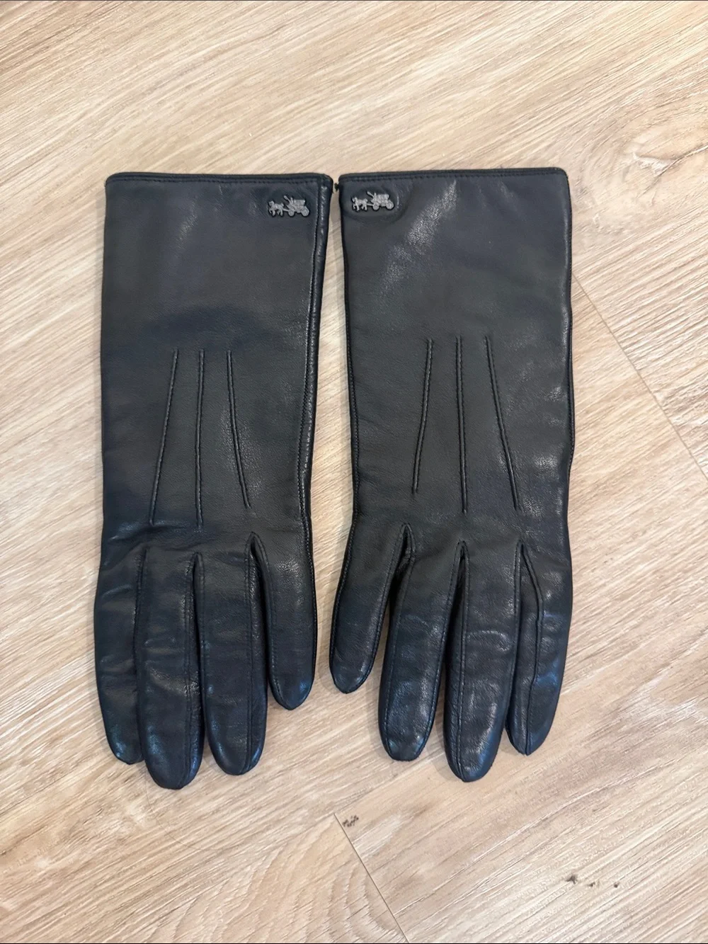 Coach Black Leather Women's Gloves with Coach Horse & Carriage Accent